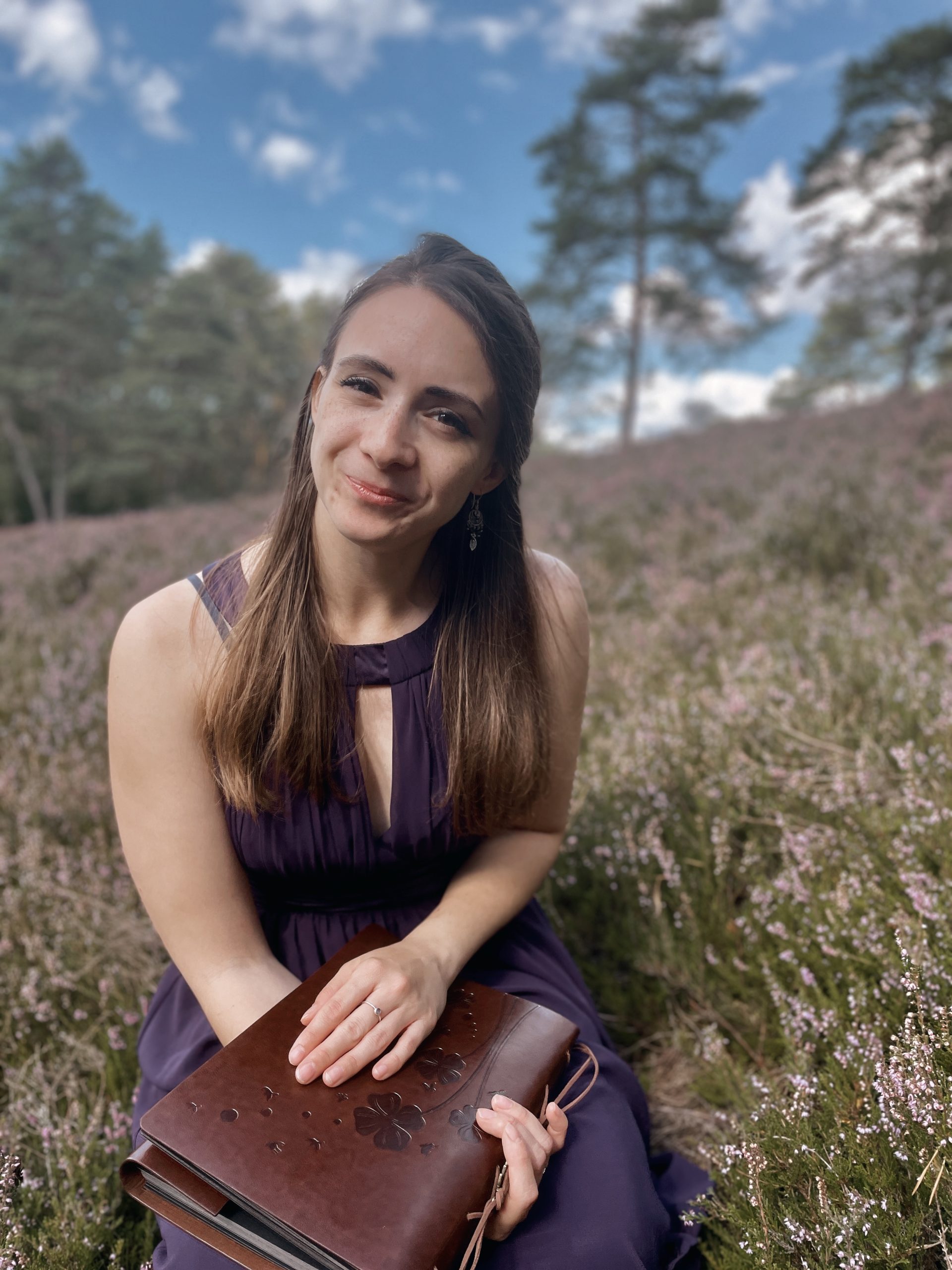 Sue Glander in der Heide Hochzeit, freie Trauung Lüneburg Traurednerin Hochzeitsrednerin in Lüneburg, Lüneburger Heide, Winsen, Soltau, Bad Bevensen, Geesthacht, Seevetal